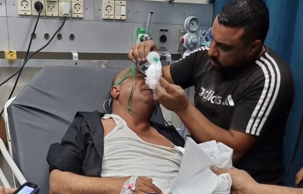 رئيس هيئة مقاومة الجدار والاستيطان الوزير مؤيد شعبان بعد الاعتداء عليه من قبل جيش الاحتلال في قفين